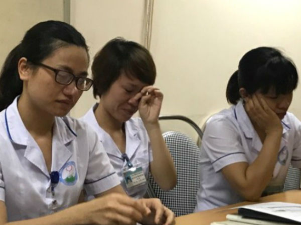 Bác sĩ bệnh viện đa khoa Hòa Bình rơi nước mắt khi biết tin bác sĩ Lương được tại ngoại
