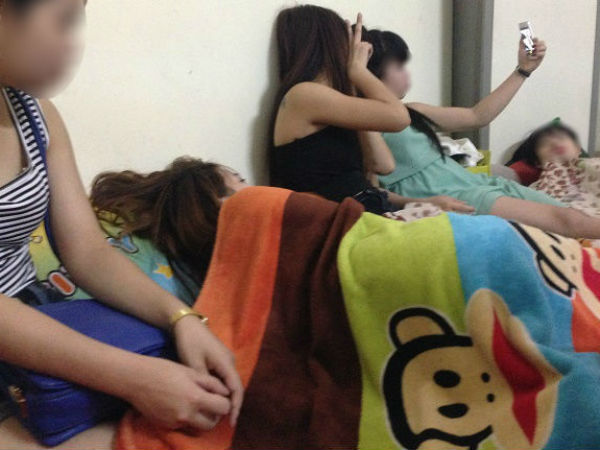 Cuộc sống bầy đàn trong "ổ" bán dâm và câu chuyện đi vá lại "cái ngàn vàng" săn đại gia