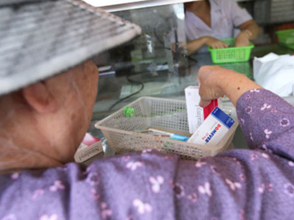 Giá thuốc vẫn loạn, bệnh nhân vẫn bị “móc túi”!