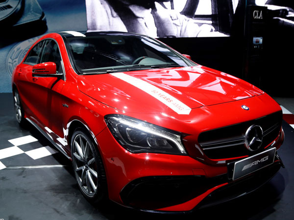 Mercedes trưng dàn xe 150 tỷ tại Hà Nội