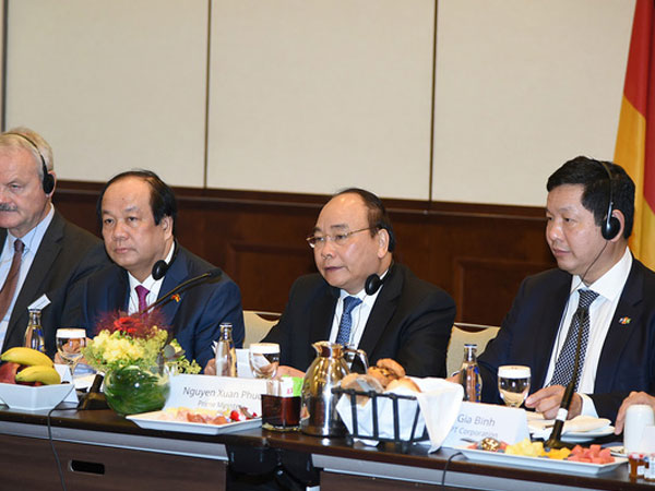 Thủ tướng: “Giá thuốc tại Việt Nam quá cao, dân nghèo chịu thiệt”