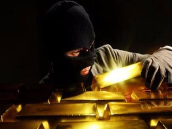 Nghi án trộm khoét vách nhà đột nhập lấy vàng
