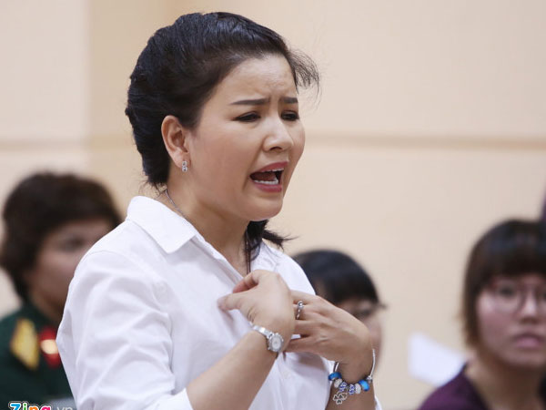 Ngọc Trinh lại bật khóc tại tòa, rút 2 yêu cầu đòi bồi thường