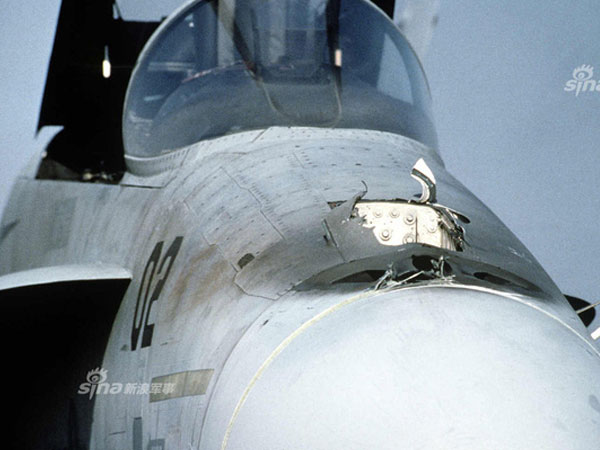 Sau trực thăng Ka-52, đến lượt tiêm kích hạm F/A-18 tự bắn chính mình