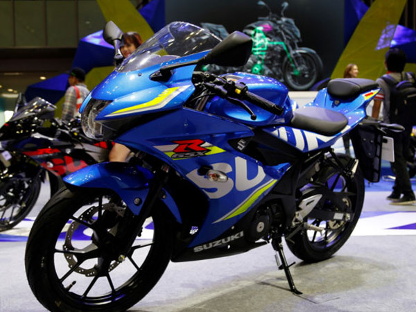 Suzuki GSX-R150 giá 75 triệu đồng đến tay khách hàng Việt