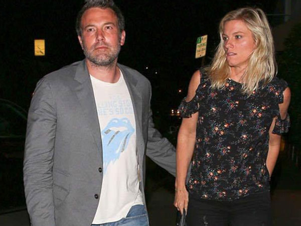 Ben Affleck đón bạn gái mới đến ở cùng sau 3 tháng ly hôn Jennifer Garner
