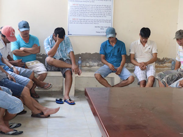 Công an Vĩnh Long triệt phá trường gà, tạm giữ 40 triệu đồng