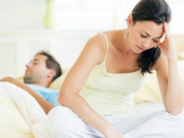 Nỗi đau chôn giấu của những người vợ có chồng trốn "yêu"