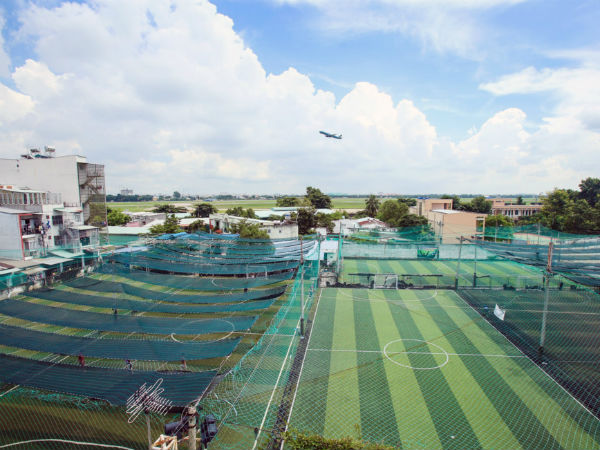 Sân golf, sân bóng, nhà hàng bủa vây Tân Sơn Nhất