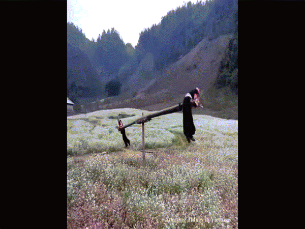 Clip trò chơi của cặp đôi người Mông lên báo nước ngoài
