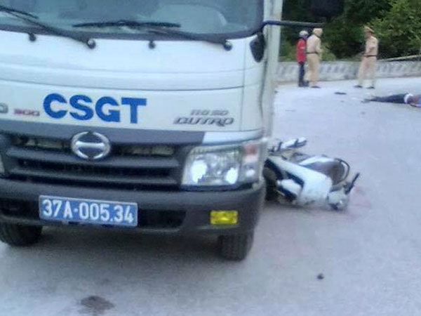 Đâm vào xe CSGT tử vong ngày đi làm thủ tục ly hôn