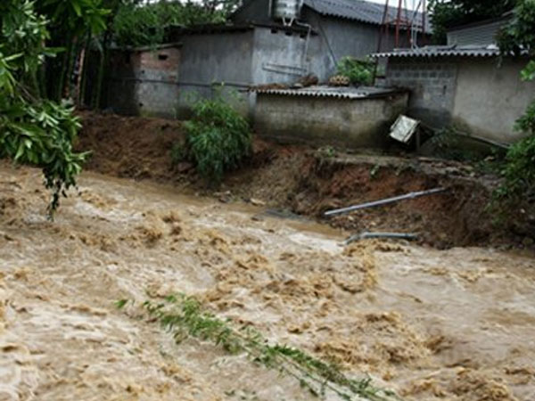 Dự báo thời tiết 11/7: Miền Bắc mưa như trút, miền Trung nắng nóng