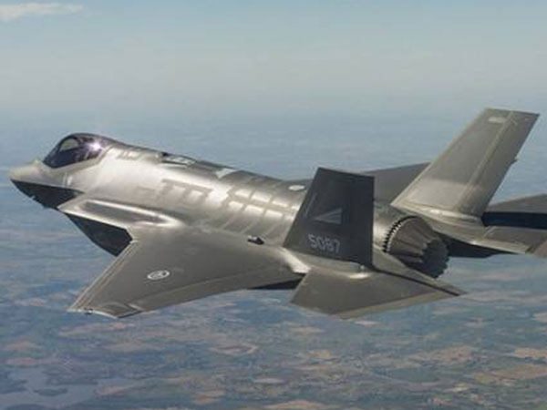 Hỏng màn hình, siêu tiêm kích F-35 Mỹ suýt đâm xuống biển
