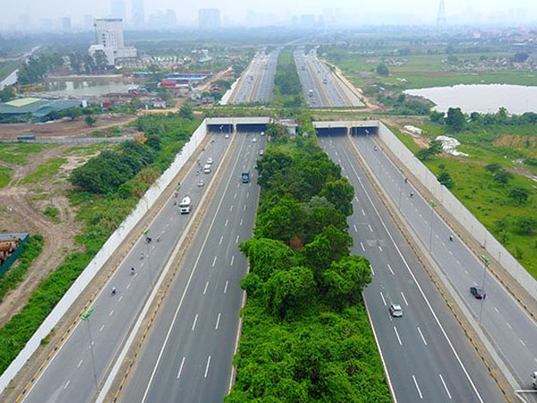 "Khai hoang" trên đại lộ hiện đại nhất Việt Nam