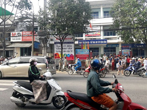 Thi thể nhiều vết cắt trước trung tâm văn hóa