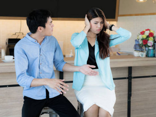 Vợ chồng lục đục vì chuyện quà cưới cho em chồng