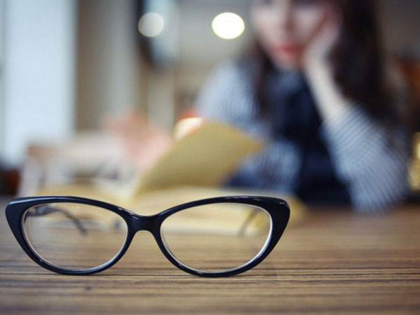 Đeo kính cận sai số nguy hiểm như thế nào?