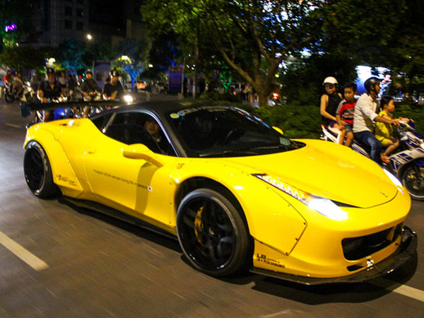 Ferrari 458 Italia độ Liberty Walk độc nhất Việt Nam thay áo mới
