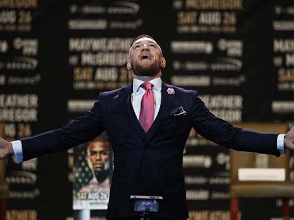 McGregor chế nhạo Mayweather "nghèo", tuyên bố thắng trong 4 hiệp