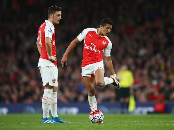 Ozil rủ rê Sanchez tiếp tục ở lại Arsenal