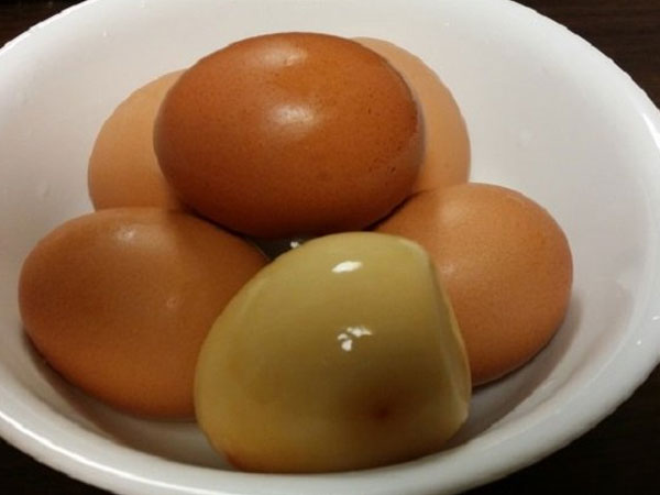 Đắt gấp 10 lần, tranh nhau mua trứng gà Hàn Quốc tẩm bổ
