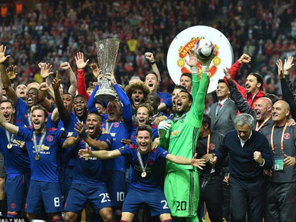MU "hít khói" Real, Barca: Giấc mơ bá chủ vẫn còn xa vời