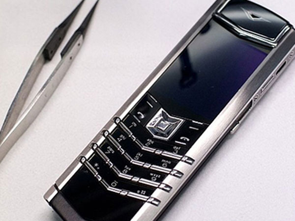 Vertu dừng sản xuất vì vỡ nợ