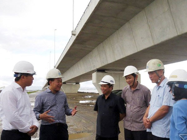 Bộ GTVT phủ nhận cầu vượt biển dài nhất bị nứt dầm