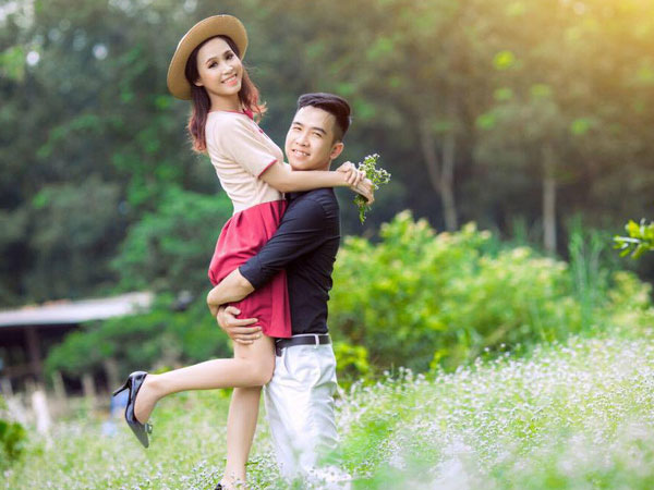 Chồng "soái ca" ứa nước mắt kể chuyện thương vợ đi đẻ thật như đếm