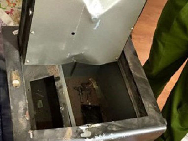 Chủ nhà đi vắng, người giúp việc báo trộm bê mất két sắt chứa tiền tỷ