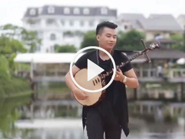 Clip: Chàng trai Việt cover Despacito bằng đàn nguyệt cực chất