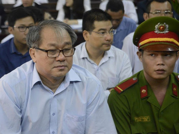 Phạm Công Danh biến bảo vệ thành giám đốc rút tiền tỷ như thế nào?