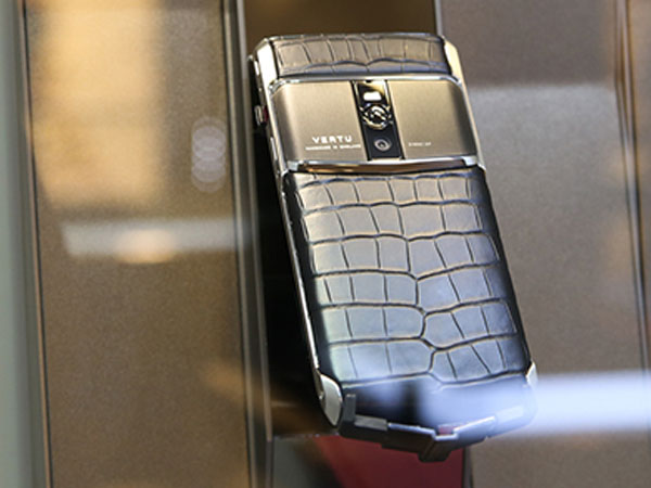 Thời của smartphone hạng sang đã hết