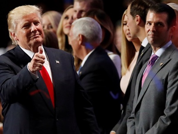 Trump bênh vực con trai về cuộc gặp với luật sư Nga
