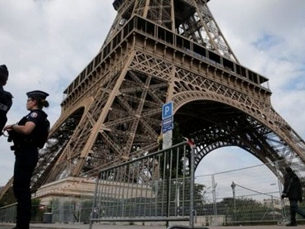 Xạ thủ, tên lửa và "Quái thú" bảo vệ Trump ở Paris