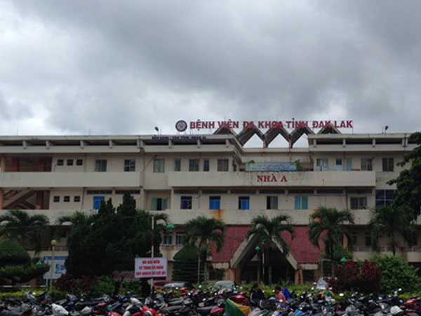 Bé 4 tuổi nghi bị bảo vệ trường hiếp dâm đến nguy kịch