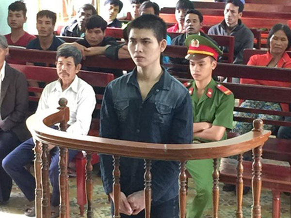 Đến mừng tân gia, đâm chết anh trai ruột