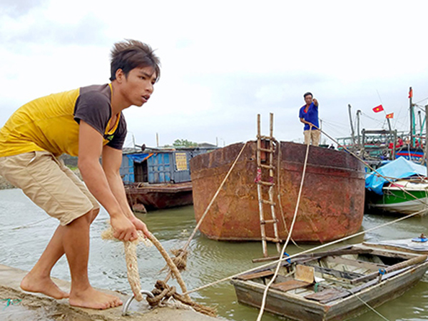 Bão tiến sát bờ, địa phương hoàn tất phương án ứng phó