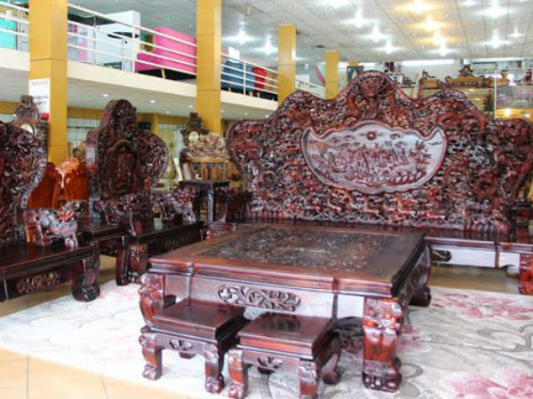 Điếu cày của đại gia Thanh Thản, bộ ghế 13 tỷ về tay chơi Hà Thành