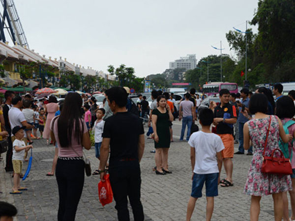 Quảng Ninh: Đi du lịch Bãi Cháy, bé 3 tuổi rơi từ tầng 5 khách sạn