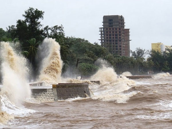 Dự báo thời tiết hôm nay (17.7): Bão số 2 đến nhanh, mạnh và bất ngờ, mưa như trút