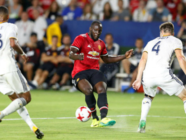 Man Utd thắng đậm trận giao hữu đầu mùa