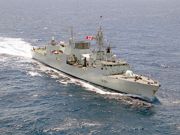 Tàu chiến Canada bị Trung Quốc bám đuôi 36 giờ ở Biển Đông