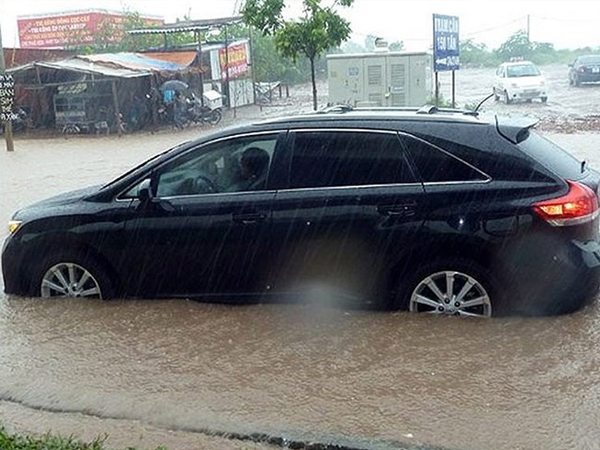 10 việc cần làm khi ôtô bị ngập nước - tài xế Việt cần nhớ