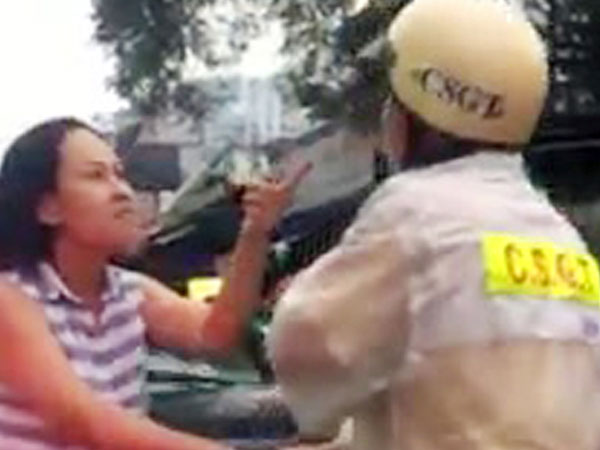 Nữ tài xế lăng mạ CSGT ở Sài Gòn do "ức chế tâm lý"