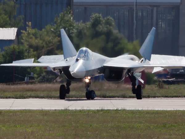 Siêu tiêm kích Sukhoi T-50 được cả thế giới chờ đợi
