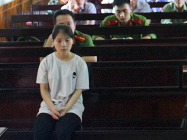Thiếu nữ hủy hoại cuộc đời 2 chàng trai sau cú điện thoại kể tội