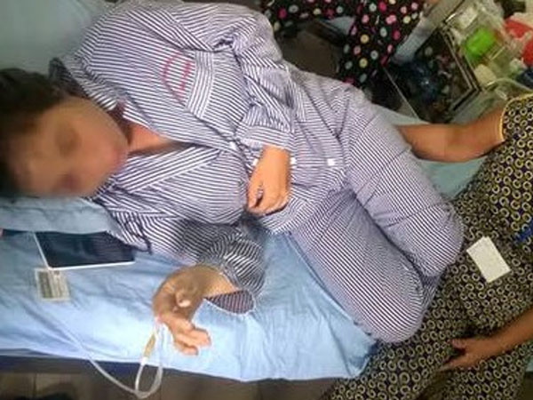 Vợ tố bị chồng đổ thuốc diệt chuột vào miệng
