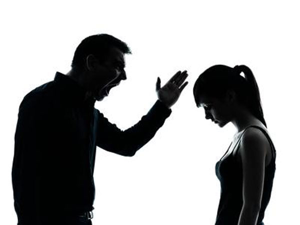 Cha giết con gái 15 tuổi vì dám... có bạn trai