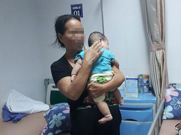 Xót xa lời kể của người mẹ có con trai 6 tháng tuổi bị sùi mào gà sau khi cắt bao quy đầu